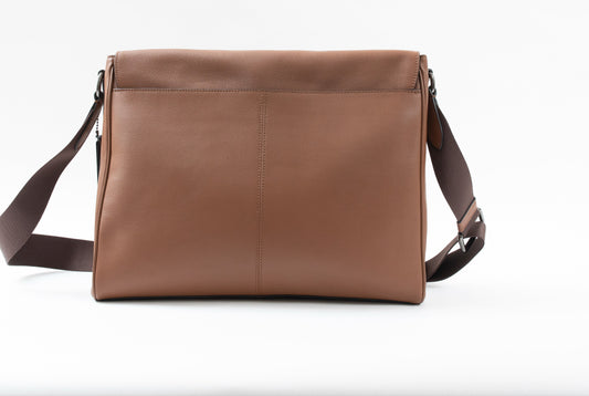 Coach Pre-Loved Messenger Bag – Classic Leather Crossbody