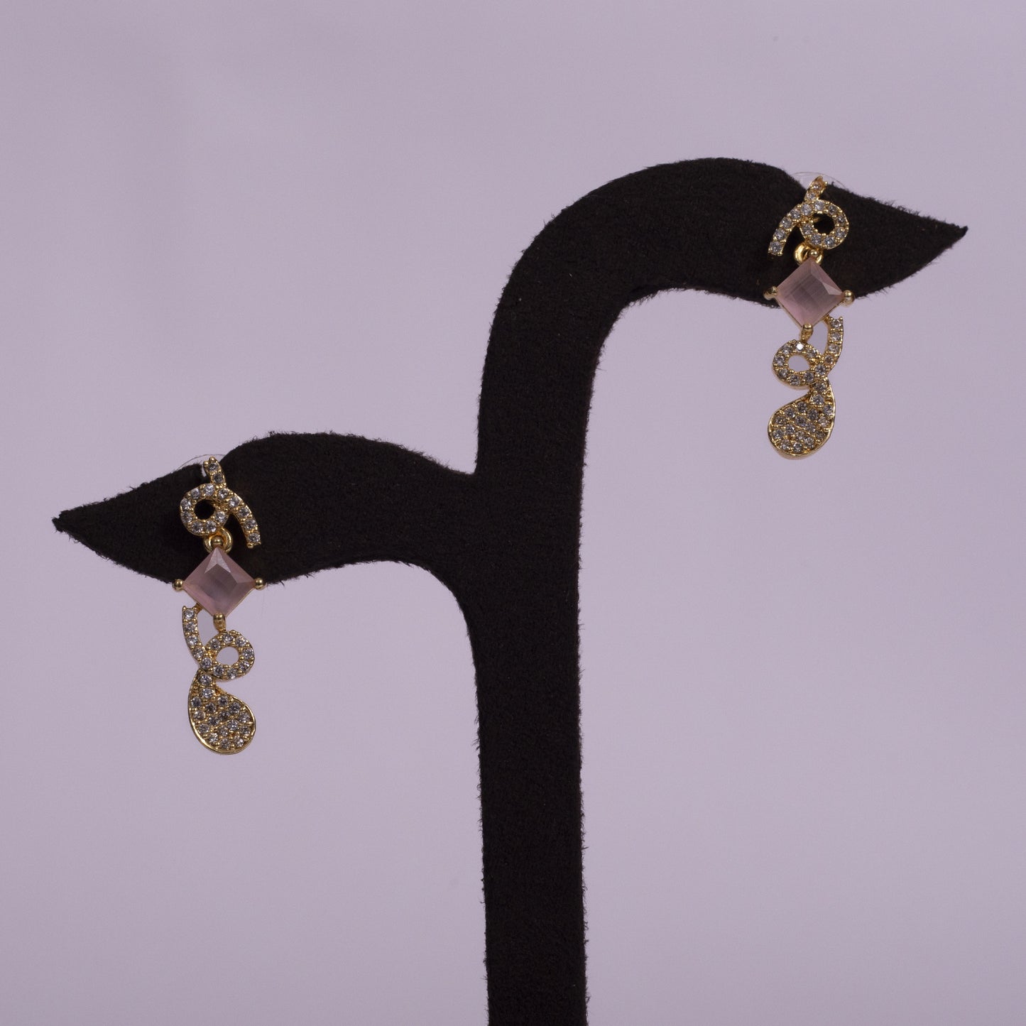 Handcrafted Elegance: The Rose Gold Aura Necklace