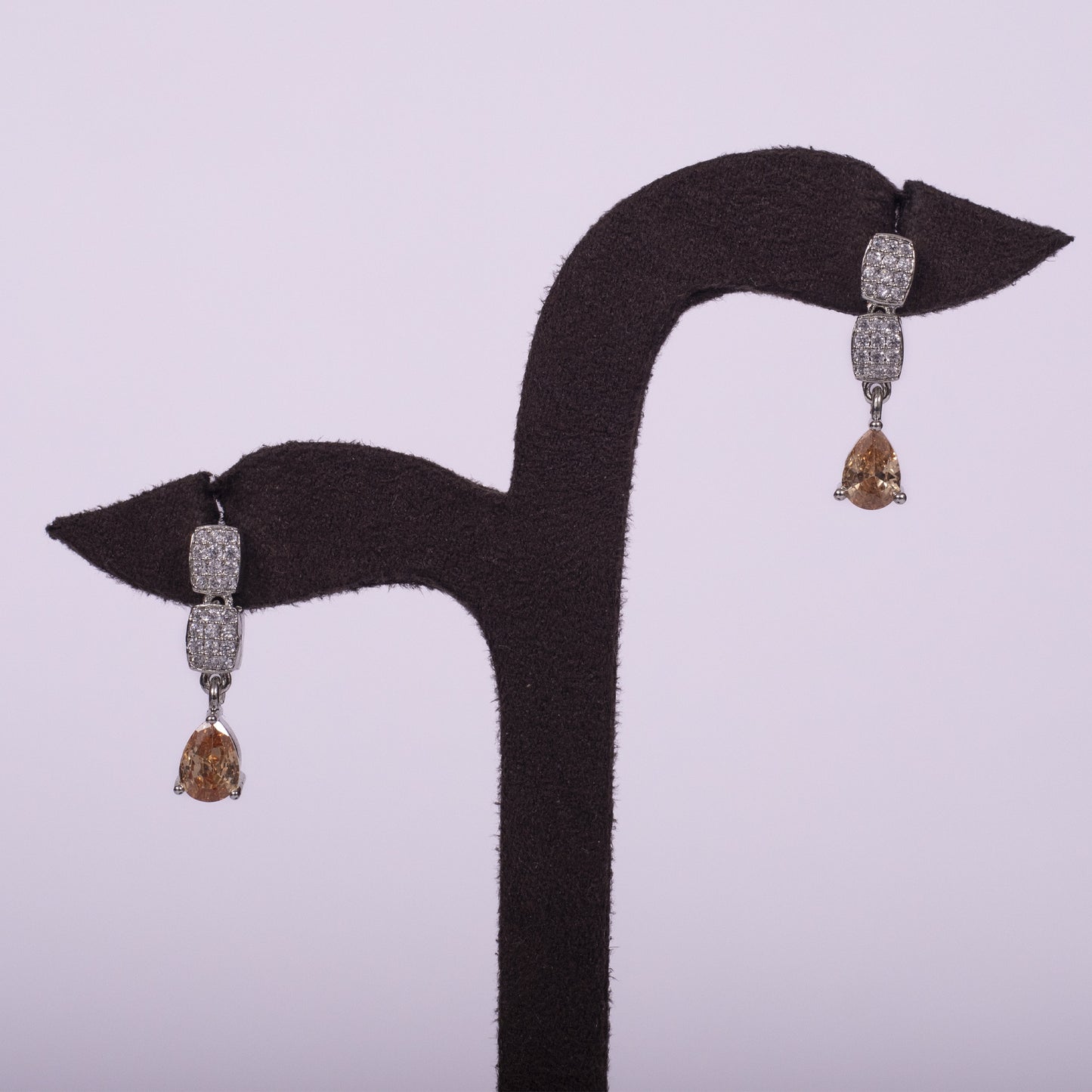 The Queen Isabella Champagne Teardrop Set