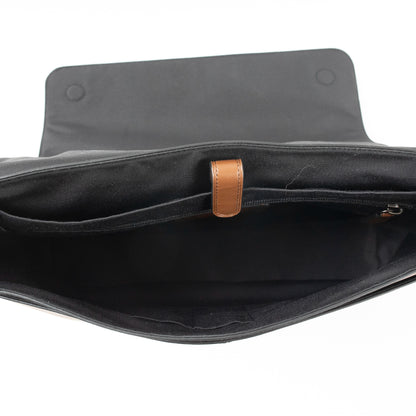 Coach Pre-Loved Messenger Bag – Classic Leather Crossbody