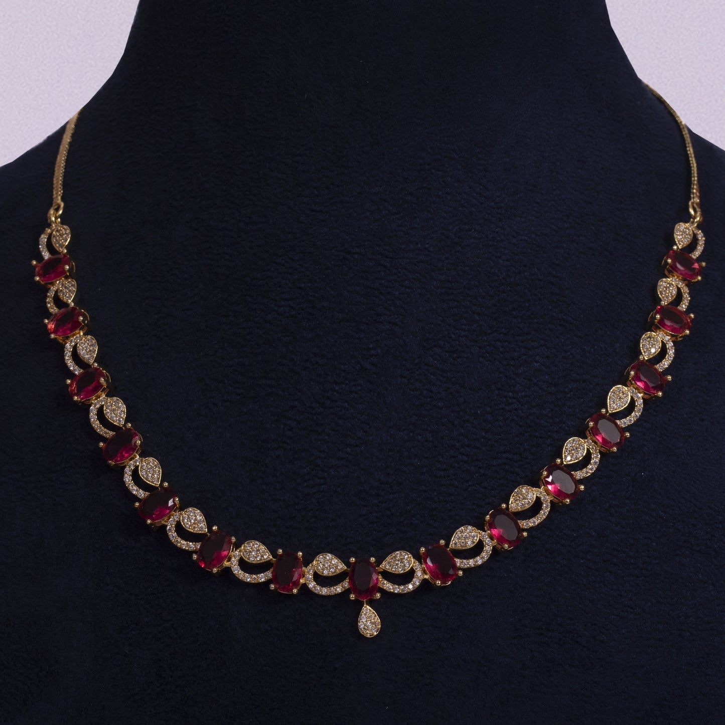 Exquisite Handcrafted Fashion Jewelry Emerald-Toned Necklace Set