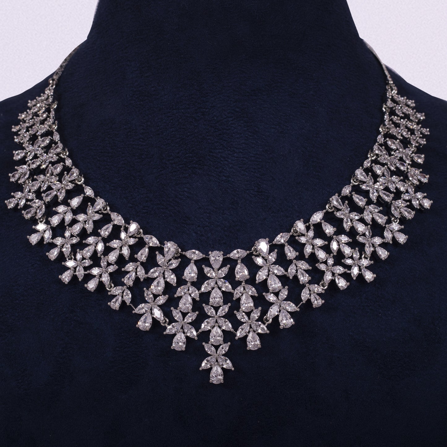 Queen Aeloria Frost Bloom Necklace Set