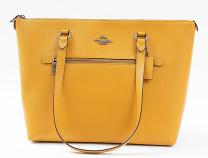 Coach Pre-Loved Zip Top Tote in Crossgrain Leather