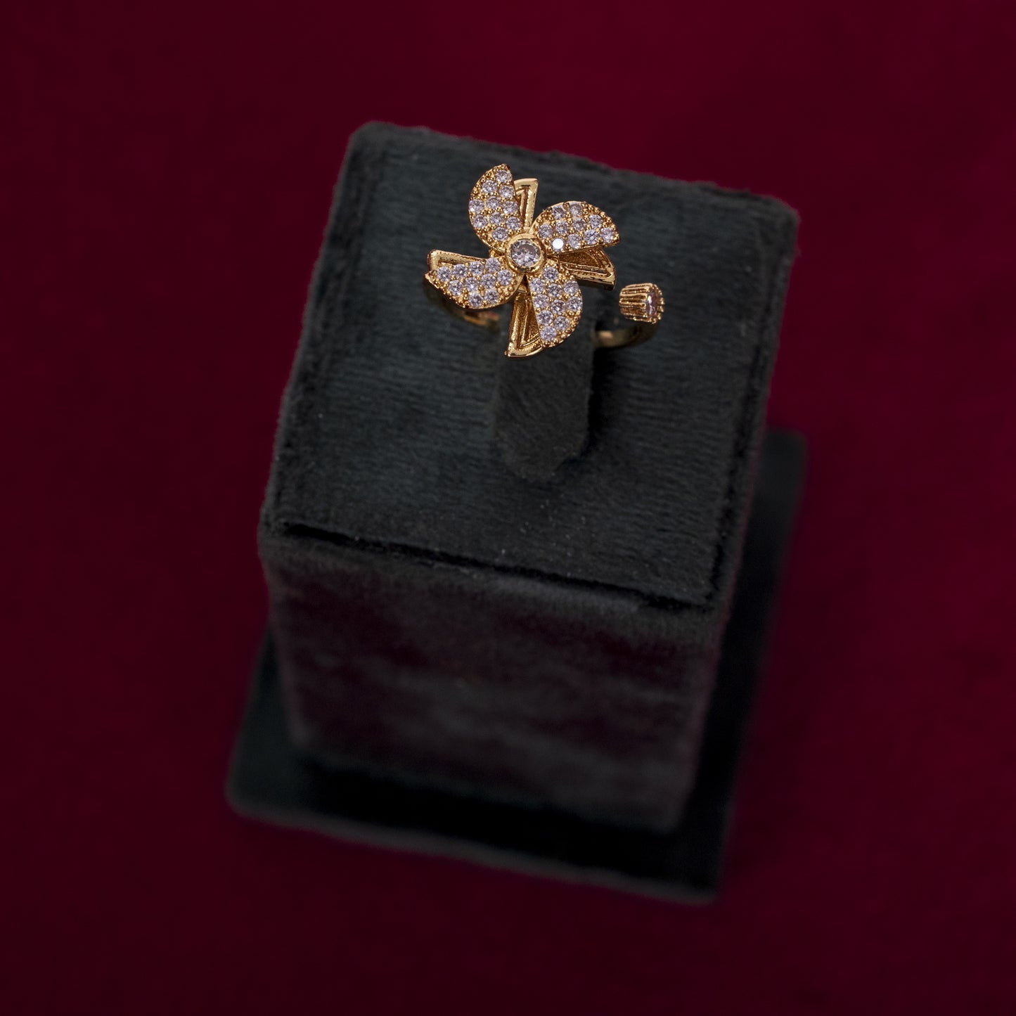 The Aurelia Kinetic Statement Ring