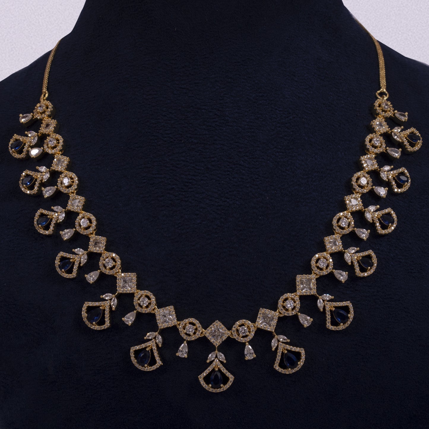 Empress of Elegance: The Royal Heirloom Necklace