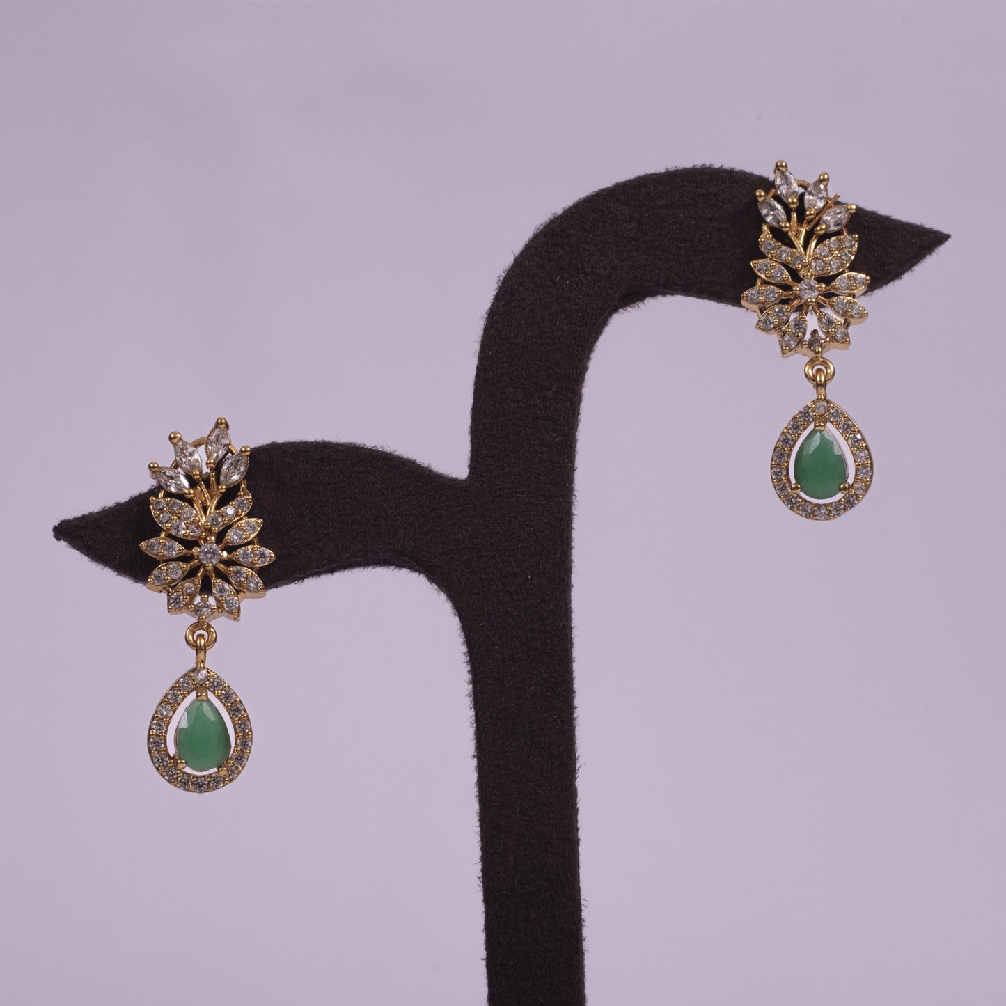 Royal Green Elegance: Handcrafted Fashion Jewelry Set