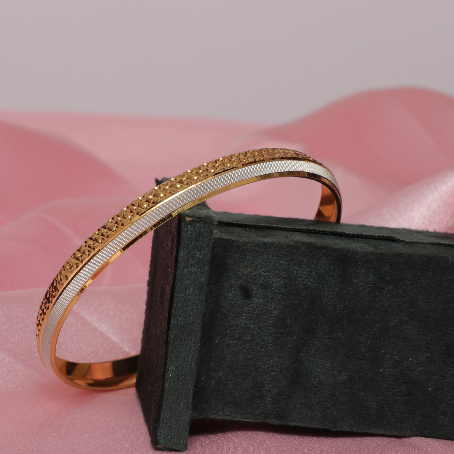 Rana Handcrafted Kada Bracelet brass gold plated (1 pc)