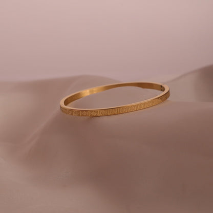Nivi engraved handcrafted bangle